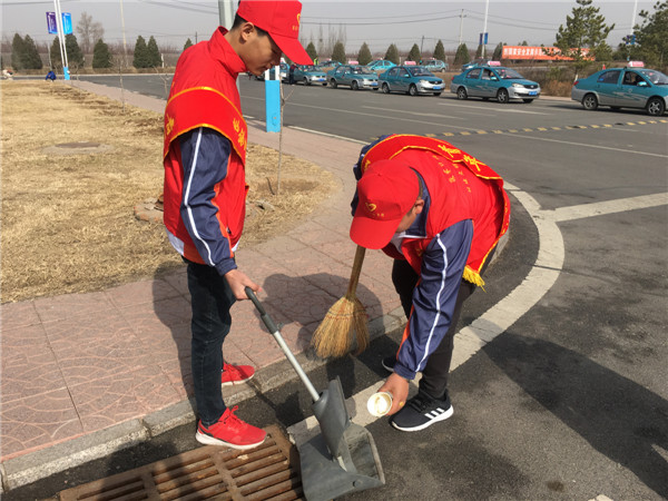 土木工程系、外語系共同開展創城志愿服務活動