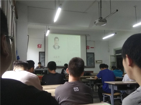 電氣工程系多種形式組織學生學習《習近平談治國理政》