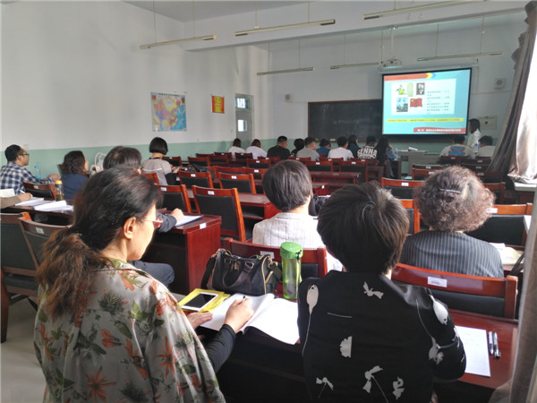 社科部開展聽課評課活動