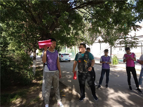 信息工程系開展心理素質(zhì)拓展活動(dòng)和拒絕不良校園貸團(tuán)日活動(dòng)