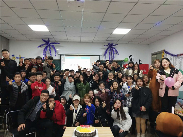 信息工程系師生歡慶元旦