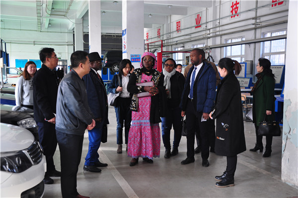 喀麥隆中等職業教育部考察團到訪我院