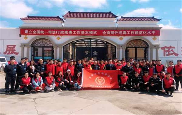 信息工程系、經(jīng)濟管理系以活動為載體，強化學生思想教育