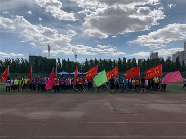 學(xué)院舉辦“感恩成長&#8226;勵(lì)志青春”對抗賽活動