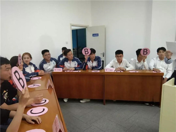 學院團委及系部多形式推進學生工作