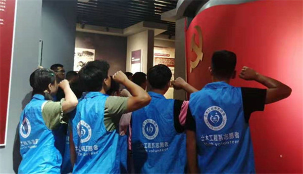 各系部全面推進學生德育和實訓工作