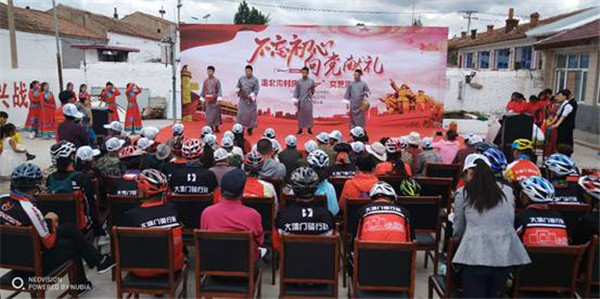 我院與萬全區溫北溝村共同舉辦慶“七一”文藝演出