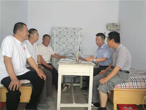 學(xué)院黨委書記胡煒到學(xué)院精準(zhǔn)脫貧幫扶村調(diào)研指導(dǎo)工作