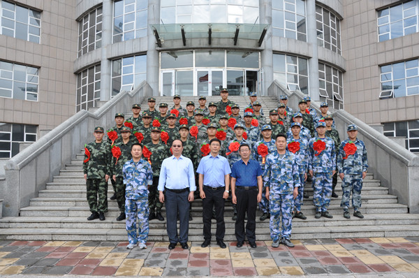 我院42名優(yōu)秀大學(xué)生光榮入伍