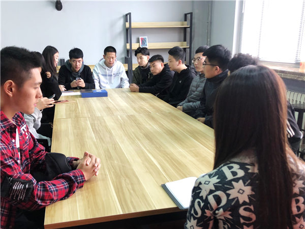 相關系部深入推進主題教育和志愿活動開展