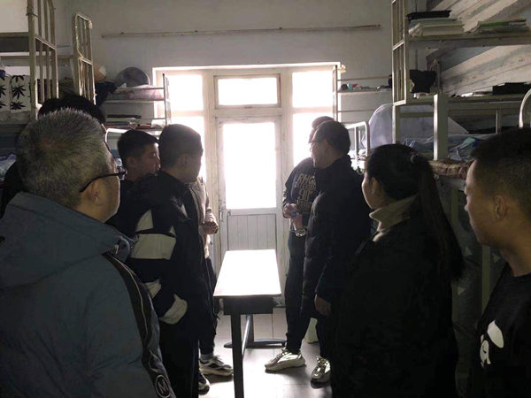 相關系部開展黨員助學和志愿者宣傳等系列活動