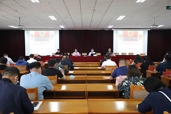 學院召開專題會議，傳達學習全國“兩會”精神