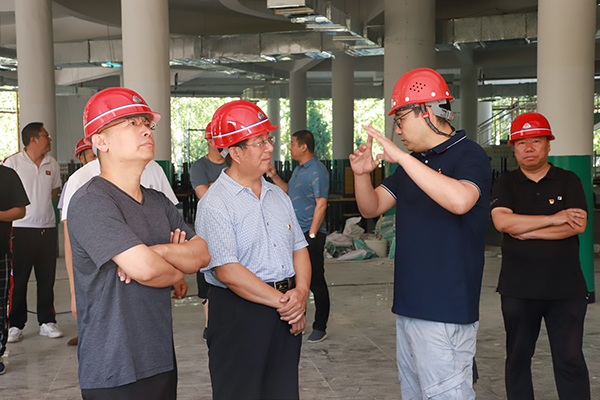 學院領導檢查調度暑期校園改造項目施工情況