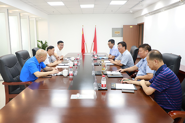 納米比亞中華工商總會常務副會長夏力力到訪我院