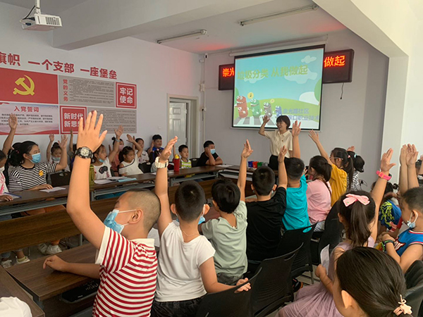 我院部分青年團干下沉社區助力創城