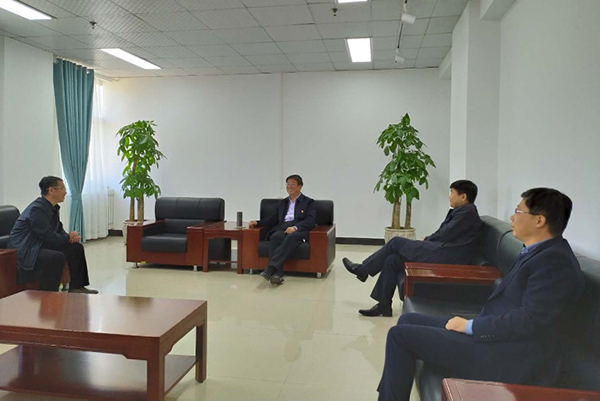 黨委書記馮印濤會(huì)見故城縣職教中心校長(zhǎng)郝金杰