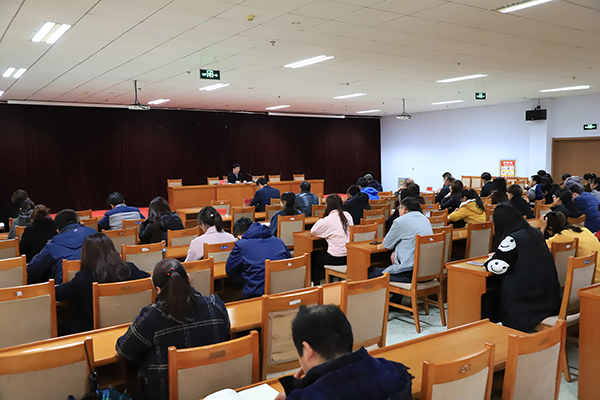 黨委書記馮印濤就學習貫徹黨的十九屆五中全會精神作專題輔導報告