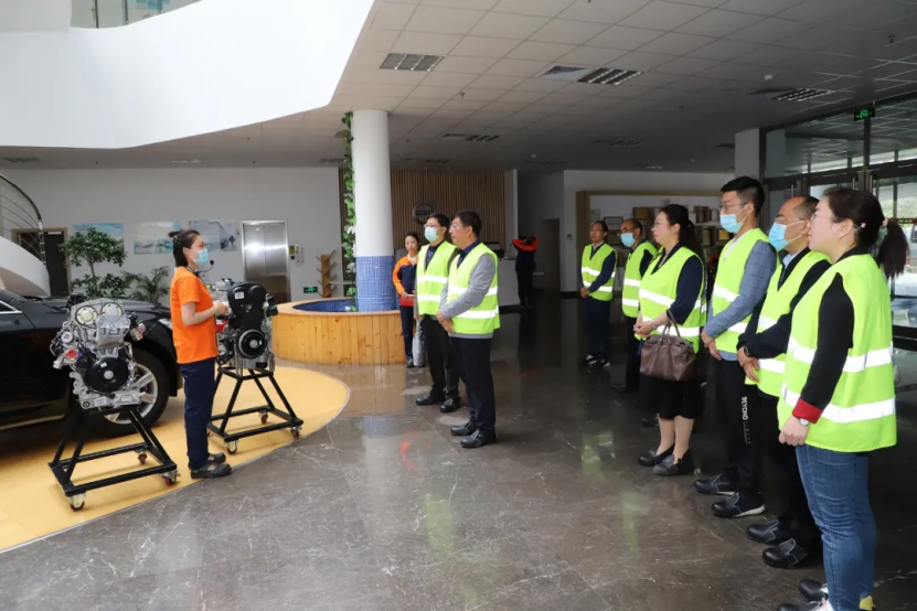 黨委書記馮印濤赴沃爾沃發動機和領克汽車公司進行考察