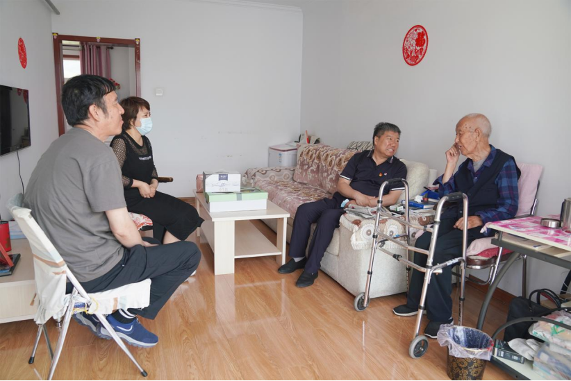 學(xué)院黨委開展“七一”走訪慰問活動