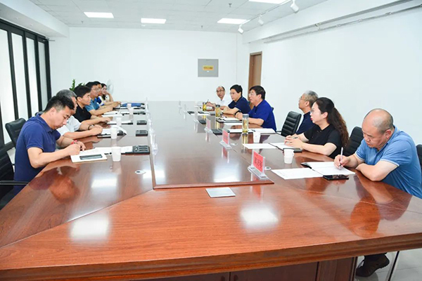 張家口技師學(xué)院領(lǐng)導(dǎo)到我院考察交流