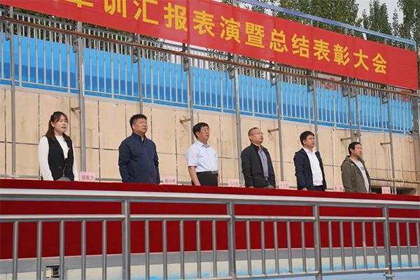 我院舉行西校區新生軍訓匯報表演暨總結表彰大會