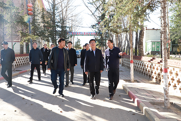 黨委書記馮印濤率隊赴康保縣考察調研