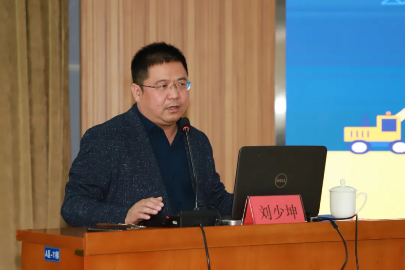 學院召開“職業(yè)院校歷史沿革與高質量發(fā)展”專題培訓會議