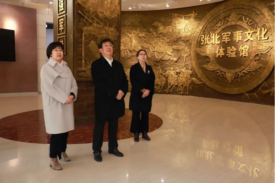 黨委書記馮印濤同張北縣縣長侯東林就推進(jìn)雙方深入合作進(jìn)行座談