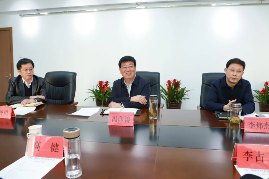 學(xué)院黨委書記馮印濤就重點(diǎn)項目推進(jìn)與到訪企業(yè)座談