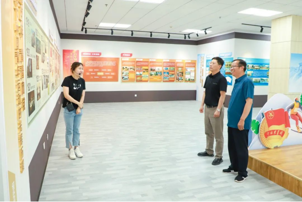 宣化科技職業學院副院長杜曉鳴一行到我院交流考察