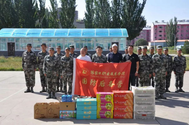 學院領導看望慰問我院秋季應征入伍大學生