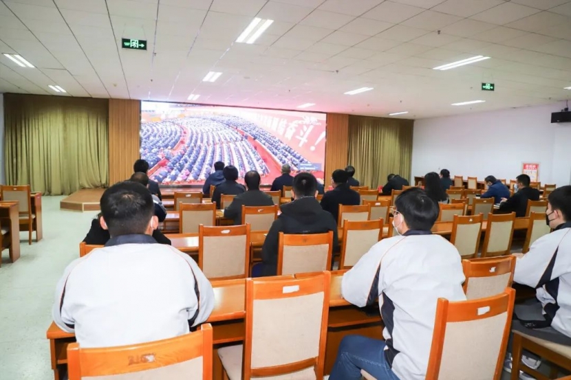 學院組織集中收聽收看黨的二十大開幕盛況