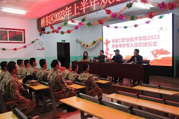 學(xué)院領(lǐng)導(dǎo)看望慰問我院春季應(yīng)征入伍大學(xué)生