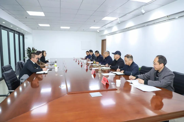 院長王立軍就“人文交流經世項目”實施與到訪企業座談